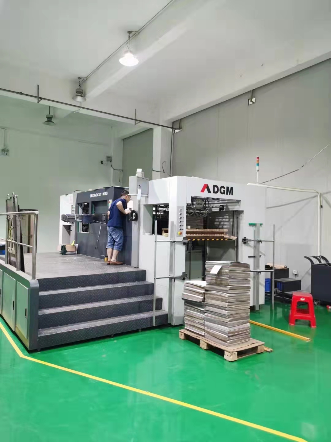 做(zuò)一本惠州(zhōu)畫冊印刷(shuā)如何與設(she)計公司相(xiàng)同呢？